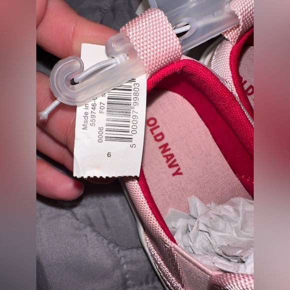 OLD NAVY-Textured Hearts Slip-On Sneakers for Toddler Girls Size 6 - Picture 5 of 9